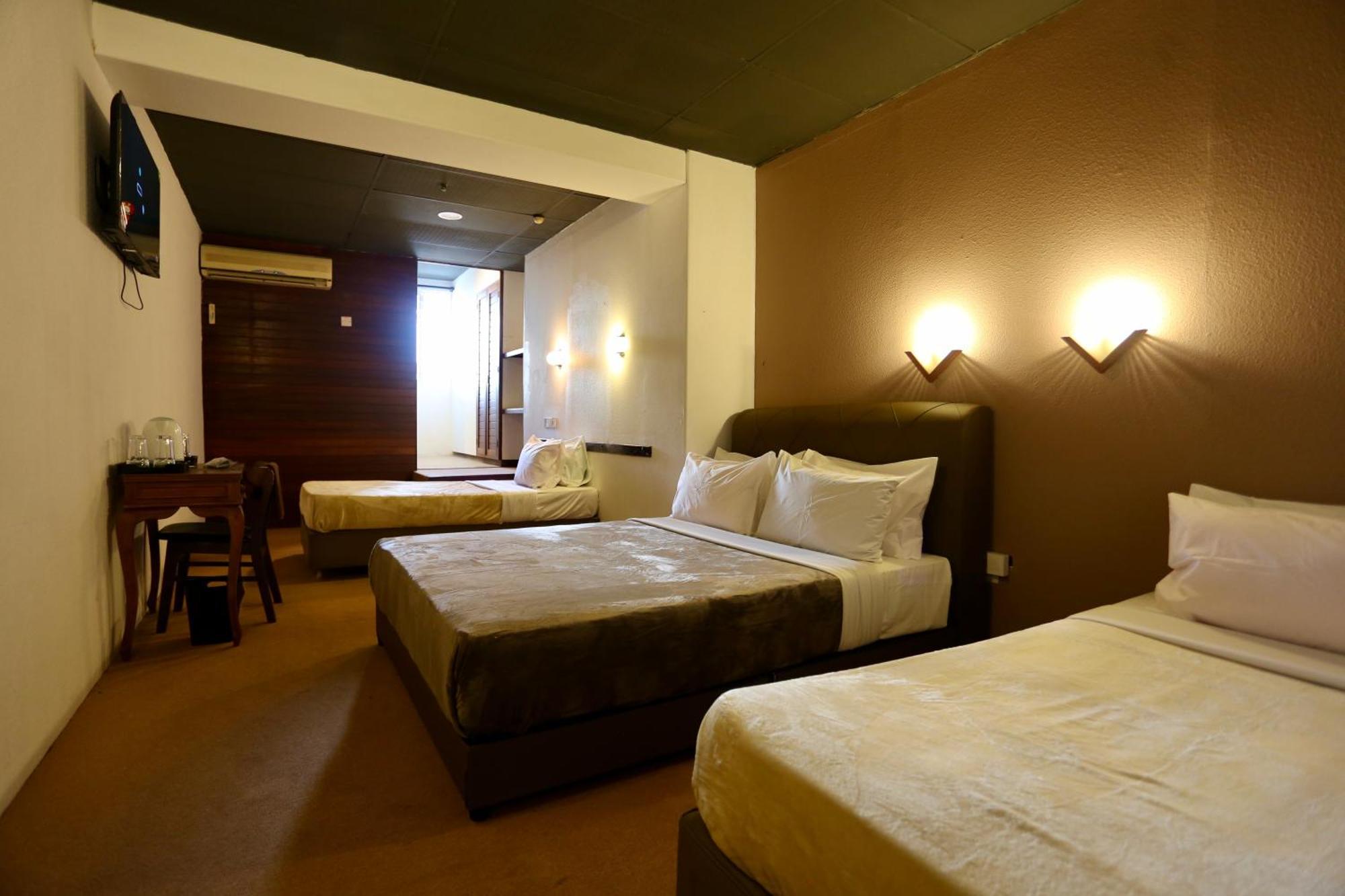 Fata Hotel By Project Borneo Кучінг Екстер'єр фото